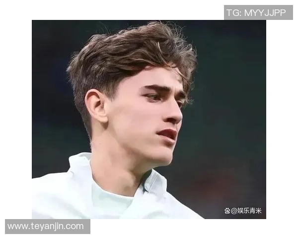 超高清足球球星4K头像，感受球场风采与魅力瞬间